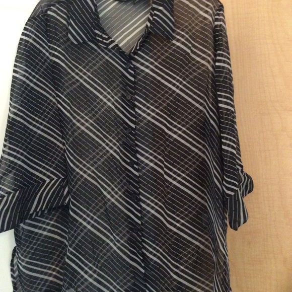Black/White striped sheer top plus 18W/20W(2/$20) - Picture 3 of 7